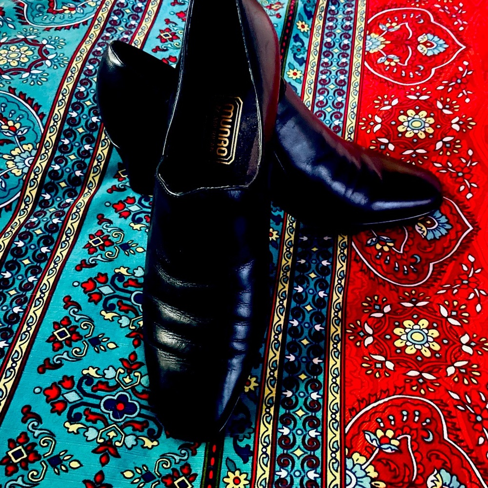 MUNRO AMERICAN  Slip On. 2” Heels Soft Black Leather